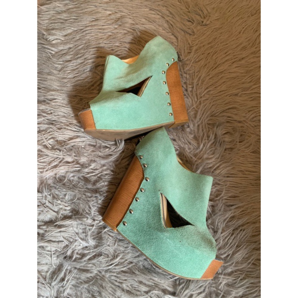 Chinese Laundry Jam Session Studded Wedge Size 8